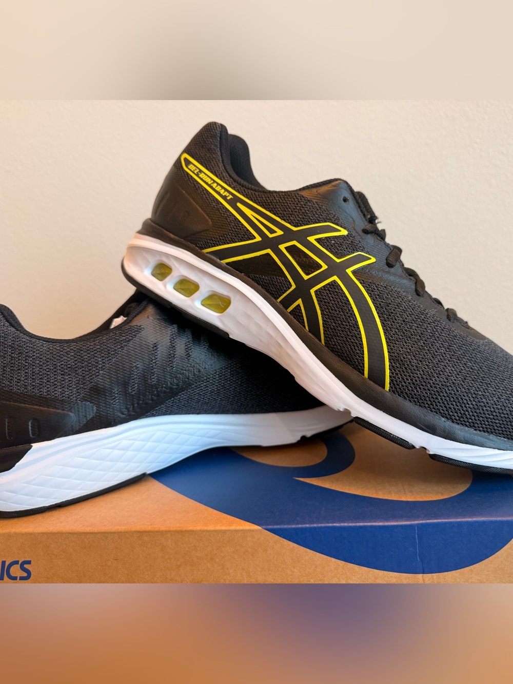ASICS GEL-RUN ADAPT Black/Bright Yellow Athletic Sneaker Men’s Size 10 US